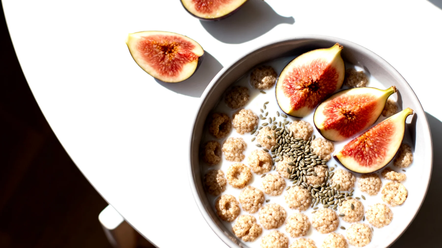 Amaranth-Pops mit Mandelmilch, Hanfsamen und Feigen"