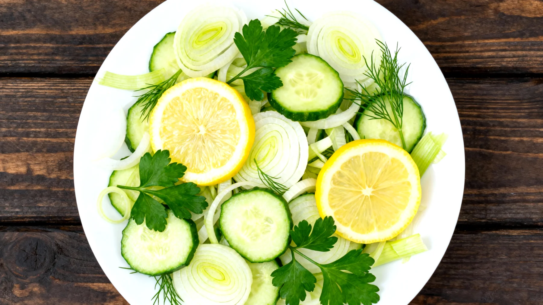 Fenchel-Gurken-Salat mit Zitrone und Petersilie"