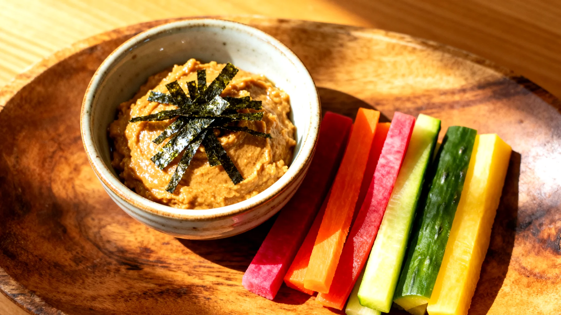Miso-Paste mit Algen und fermentierten Gemüsesticks (Tsukemono-Stil)"